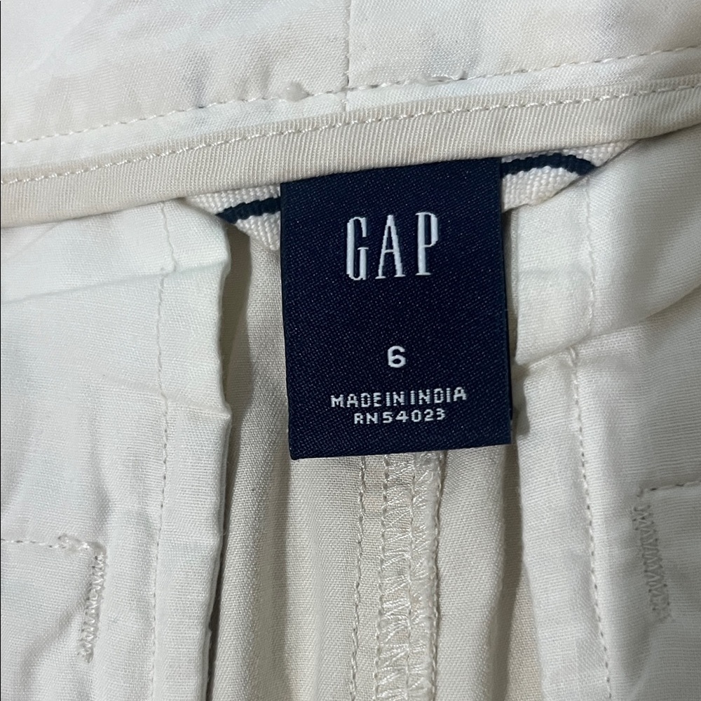 (099)GAP Cream Skirt with Button Details - Picture 2 of 7